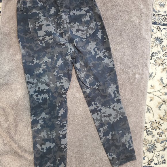 JACOB pants; blue camo size 6 - Picture 2 of 3